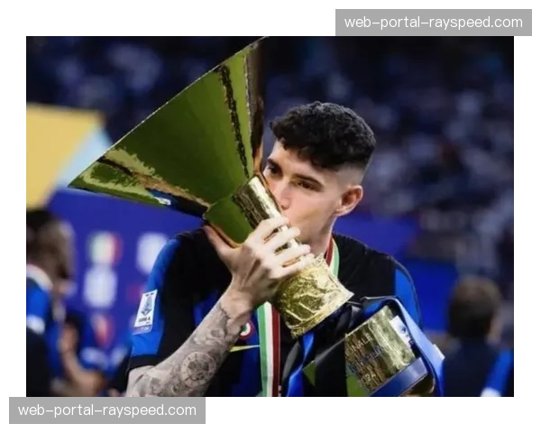 巴斯托尼触球获主场球迷呐喊支持,国际米兰士气高涨 巴斯托尼触球获主场球迷呐喊支持,国际米兰士气高涨