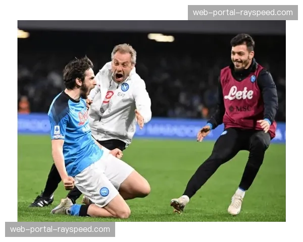 现场：克瓦拉茨赫利亚精妙过人后低射破门，打破四轮进球荒