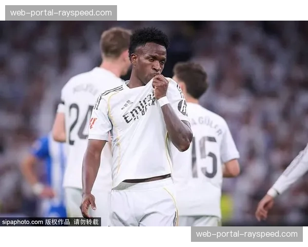 皇马vs阿拉维斯第30分钟，姆巴佩射门折射破门打破僵局